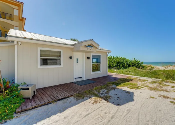 Beachfront Bliss + Bbqs! Indian Rocks Escape *