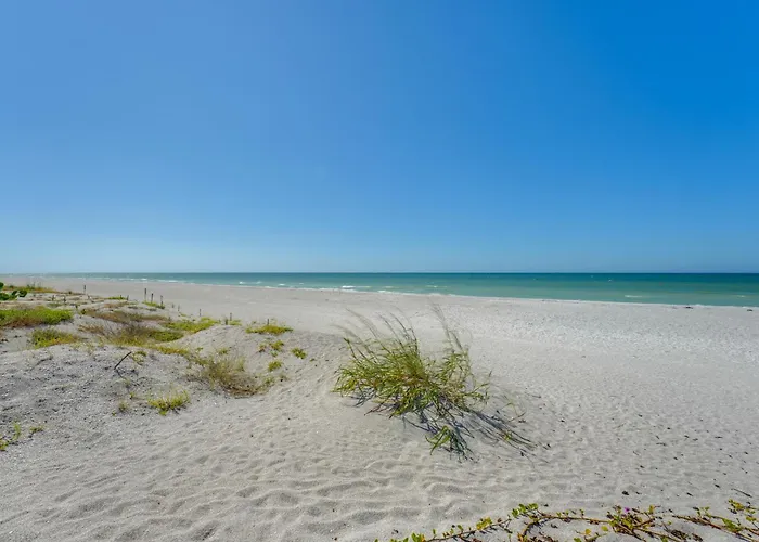 Holiday home Beachfront Bliss + Bbqs! Indian Rocks Escape *