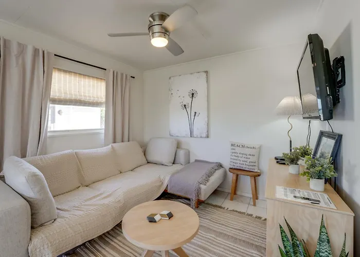 Beachfront Bliss + Bbqs! Indian Rocks Escape Holiday home Clearwater Beach
