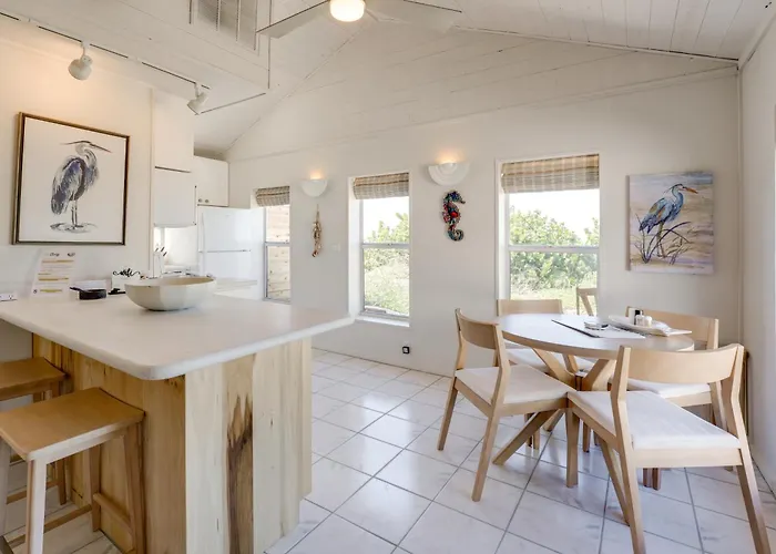 Beachfront Bliss + Bbqs! Indian Rocks Escape