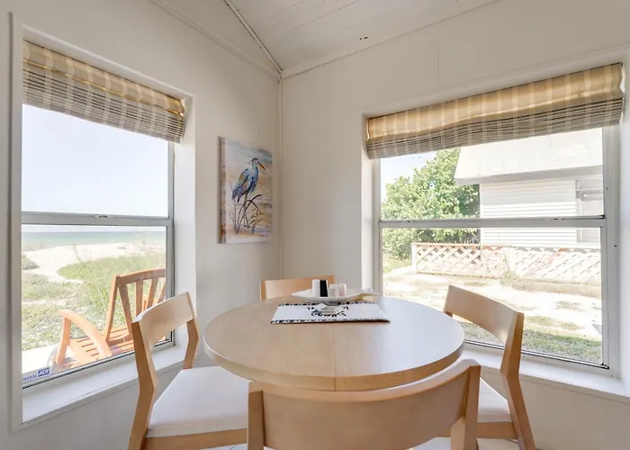 Beachfront Bliss + Bbqs! Indian Rocks Escape *