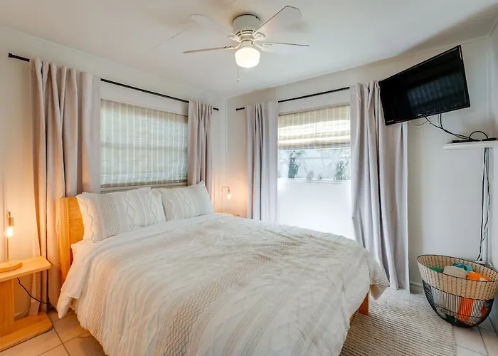 Beachfront Bliss + Bbqs! Indian Rocks Escape *