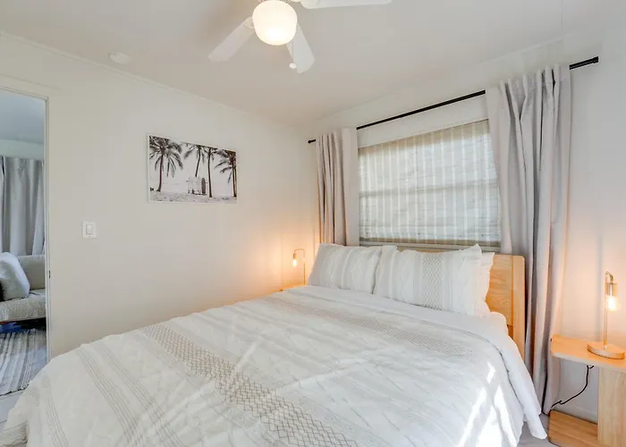 Holiday home Beachfront Bliss + Bbqs! Indian Rocks Escape *