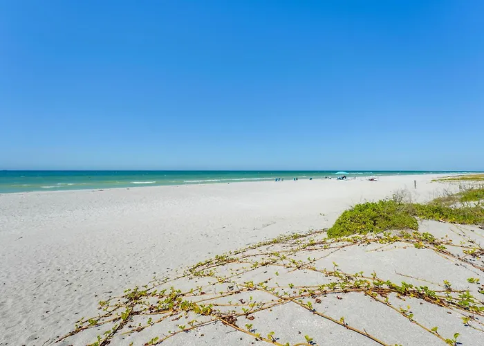 Holiday home Beachfront Bliss + Bbqs! Indian Rocks Escape